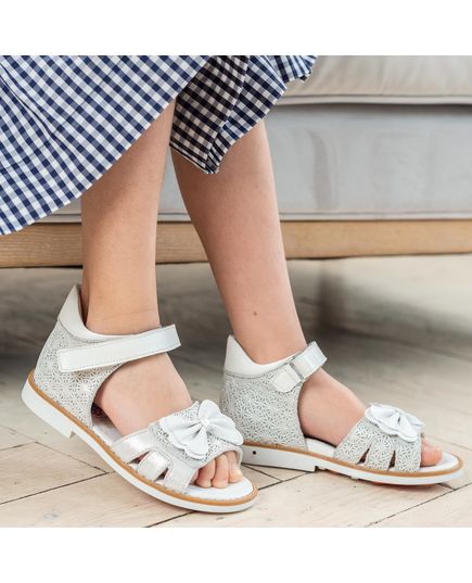 Босоніжки для дівчаток Theo Leo білого кольору, Колір: срібний переламутр/білий, Розмір: 24, зображення 5
